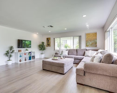 124 Sw 2nd Street - Photo Thumbnail 3