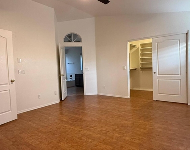 9621 W Potter Drive - Photo Thumbnail 10