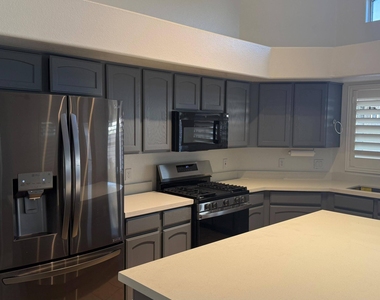 9621 W Potter Drive - Photo Thumbnail 7