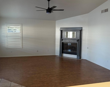 9621 W Potter Drive - Photo Thumbnail 5