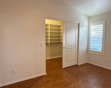 9621 W Potter Drive - Photo Thumbnail 9