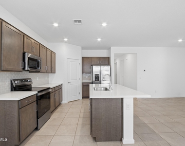25293 W Wayland Drive - Photo Thumbnail 10