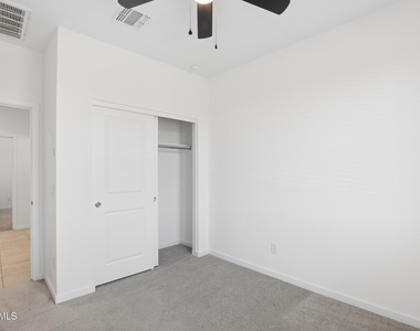 25293 W Wayland Drive - Photo Thumbnail 5