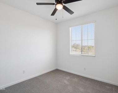 25293 W Wayland Drive - Photo Thumbnail 3