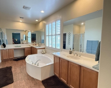 2245 W Clearview Trail - Photo Thumbnail 4