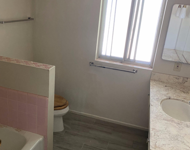 10102 W Andover Avenue - Photo Thumbnail 14