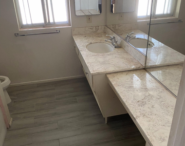 10102 W Andover Avenue - Photo Thumbnail 13