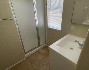 8831 N 114th Avenue - Photo Thumbnail 4