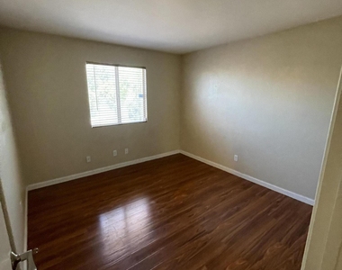 8831 N 114th Avenue - Photo Thumbnail 8