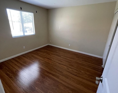 8831 N 114th Avenue - Photo Thumbnail 7