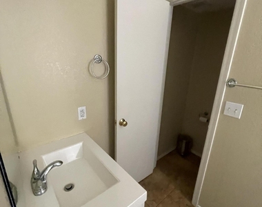 8831 N 114th Avenue - Photo Thumbnail 3