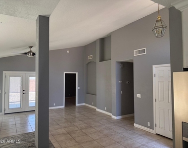 8910 N 114th Avenue - Photo Thumbnail 4