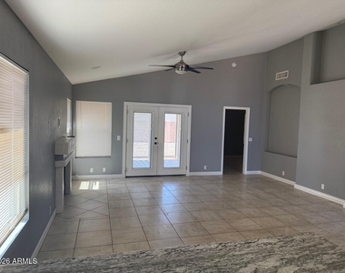 8910 N 114th Avenue - Photo Thumbnail 3