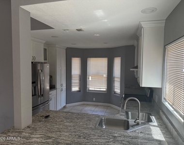 8910 N 114th Avenue - Photo Thumbnail 2
