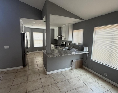 8910 N 114th Avenue - Photo Thumbnail 8