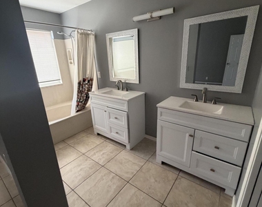 8910 N 114th Avenue - Photo Thumbnail 14
