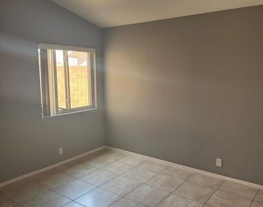 8910 N 114th Avenue - Photo Thumbnail 6