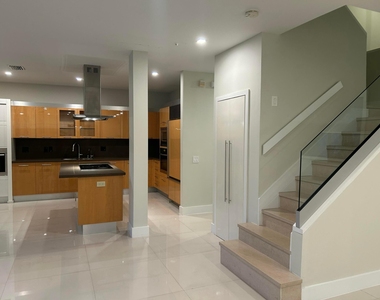 1094 Bluewood Terrace - Photo Thumbnail 5