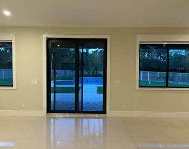 1094 Bluewood Terrace - Photo Thumbnail 2
