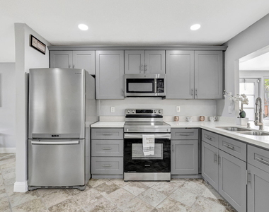 4901 Nw 27th Way - Photo Thumbnail 8