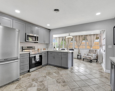 4901 Nw 27th Way - Photo Thumbnail 6