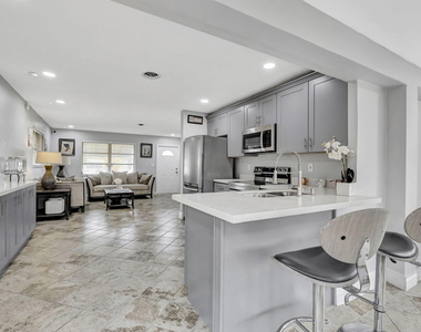 4901 Nw 27th Way - Photo Thumbnail 10