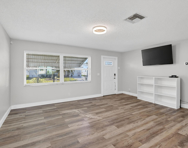8845 Nw 14th Street - Photo Thumbnail 8