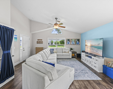 6238 Pompano Street - Photo Thumbnail 10