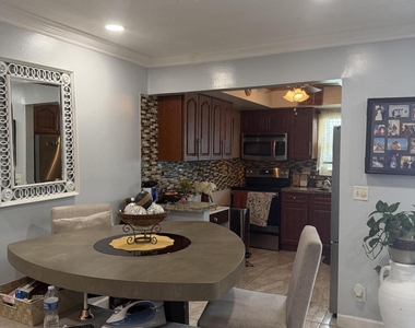 2531 W Barkley Dr Drive W - Photo Thumbnail 13