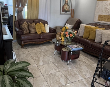 2531 W Barkley Dr Drive W - Photo Thumbnail 3