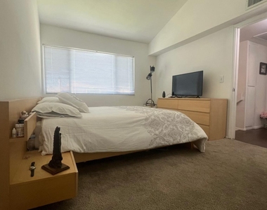 8055 E Thomas Road E - Photo Thumbnail 24