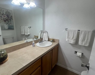8055 E Thomas Road E - Photo Thumbnail 5