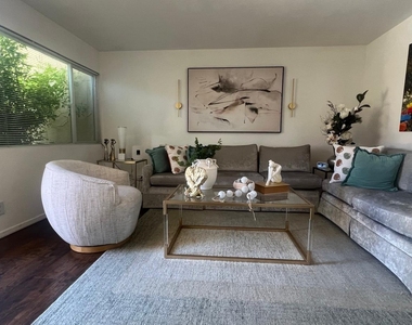 8055 E Thomas Road E - Photo Thumbnail 8
