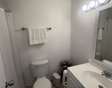 8055 E Thomas Road E - Photo Thumbnail 15
