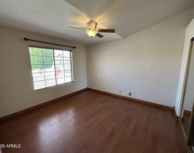 7511 W Kimberly Way - Photo Thumbnail 9
