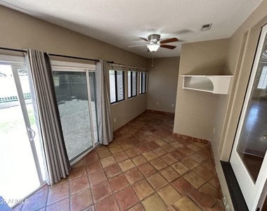 7511 W Kimberly Way - Photo Thumbnail 18