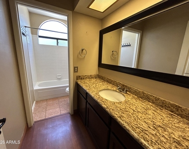 7511 W Kimberly Way - Photo Thumbnail 7