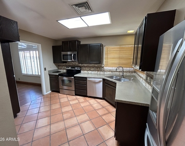 7511 W Kimberly Way - Photo Thumbnail 3