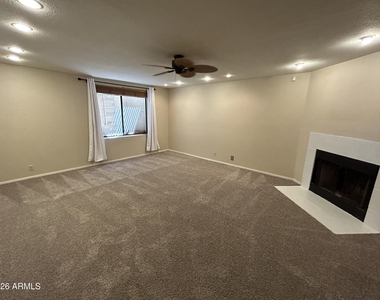 7511 W Kimberly Way - Photo Thumbnail 13