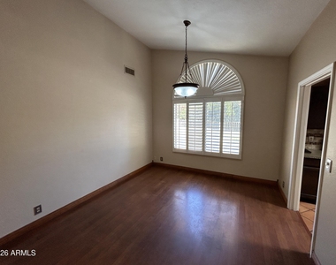 7511 W Kimberly Way - Photo Thumbnail 4