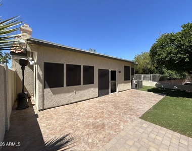 7511 W Kimberly Way - Photo Thumbnail 19
