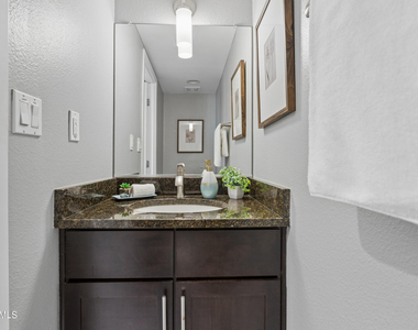 7845 E Valley Vista Drive - Photo Thumbnail 11