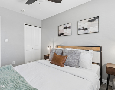 7845 E Valley Vista Drive - Photo Thumbnail 13