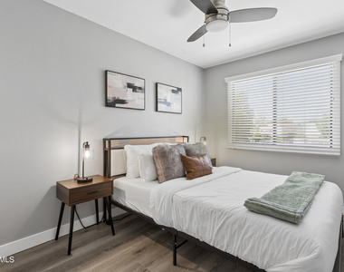 7845 E Valley Vista Drive - Photo Thumbnail 12
