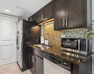 7845 E Valley Vista Drive - Photo Thumbnail 32
