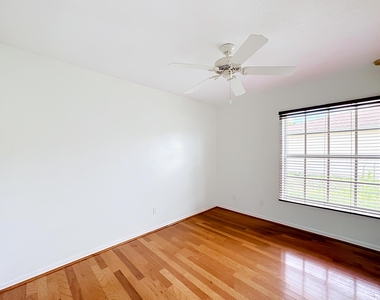 6416 Las Palmas Way - Photo Thumbnail 21