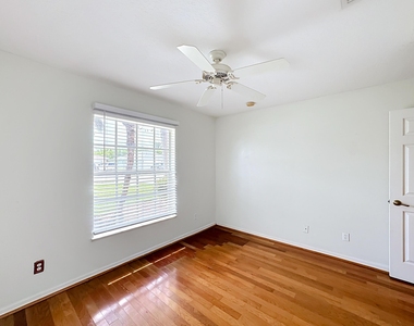 6416 Las Palmas Way - Photo Thumbnail 17