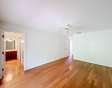 6416 Las Palmas Way - Photo Thumbnail 13