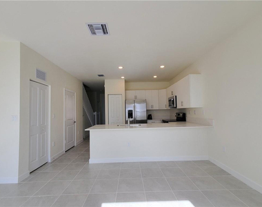 3216 W 114th Terrace - Photo Thumbnail 4