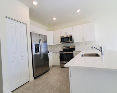 3216 W 114th Terrace - Photo Thumbnail 3